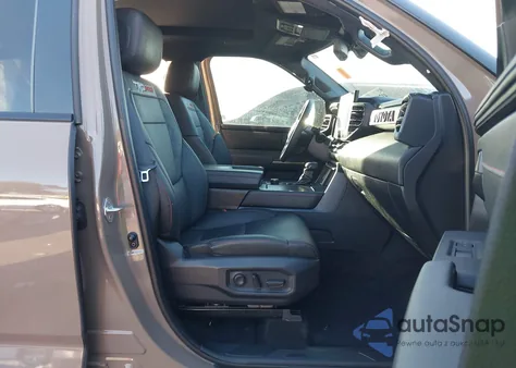 2025 Toyota Sequoia Trd Pro z USA, uszkodzony, nr VIN 7SVAAABA4SX054320